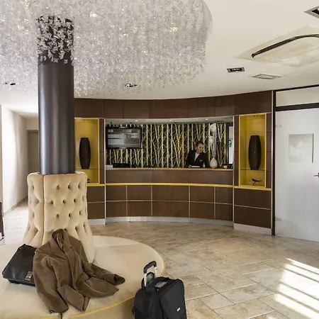 Tribe 4* Καρκασόν